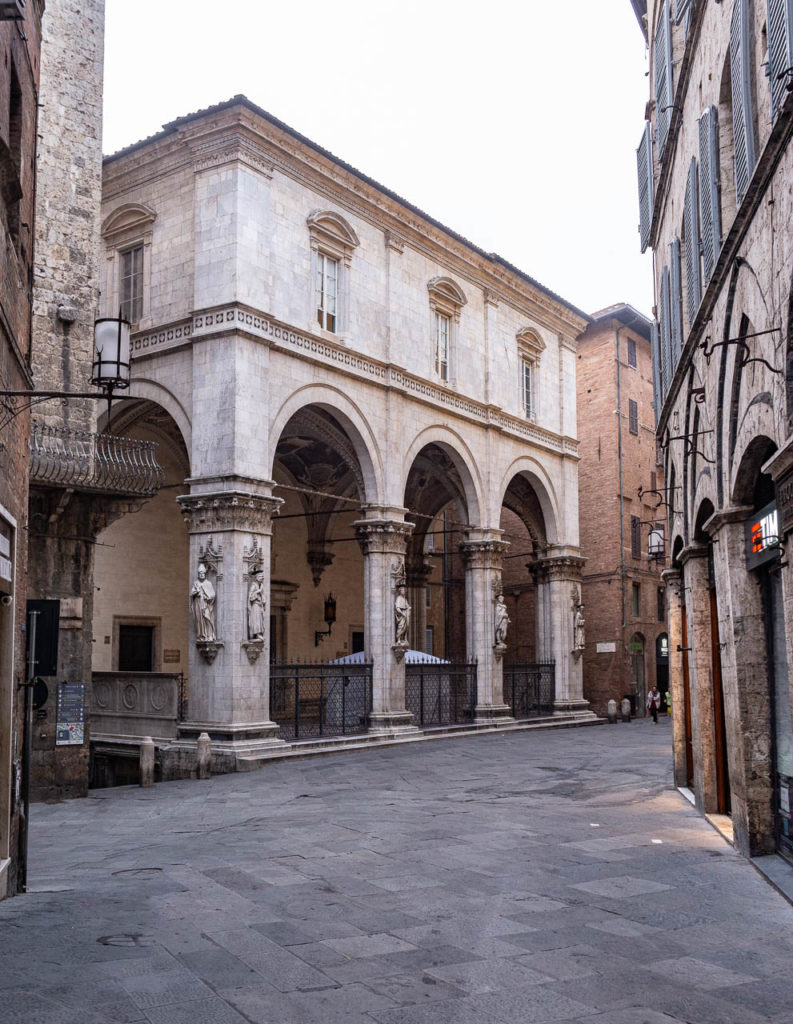 Loggia della Mercanzia e croce del Travaglio_Duccio Fiorini